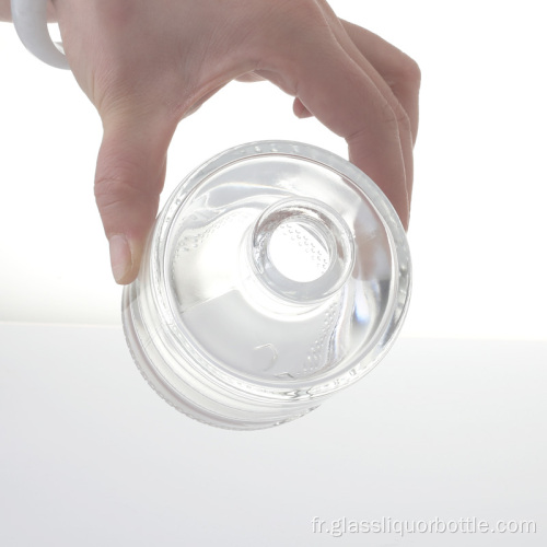 Bouteille de vin en verre avec haut en corc